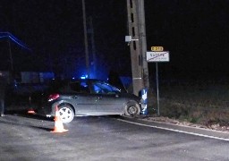 Zutkerque: un automobiliste termine sa course dans un poteau
