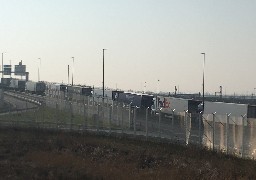 Calaisis: des kilomètres de files de camions sur l'A16 et la rocade portuaire