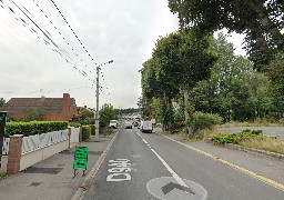 Merlimont : une voiture termine sa course dans un arbre, deux blessés légers.