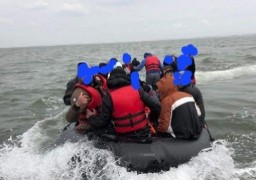 Au moins 4 personnes décédées et 43 rescapés dans le naufrage d'une embarcation au large des côtes anglaises