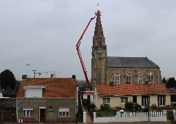 Le clocher de l’église de Coulogne en travaux pour mettre fin aux infiltrations
