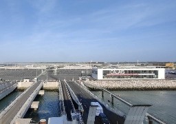 Evacuation du hall d'accueil du port de Calais pour deux bagages suspects