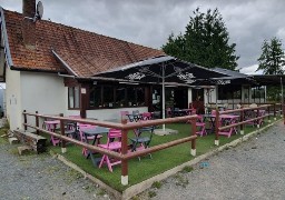 Le bar-brasserie de l'Etang de Rollancourt détruit par un incendie.