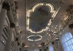 La salle de bal resplendit au Grand Théâtre de Calais. 