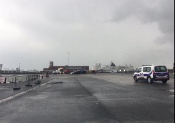 Calais : la voiture tombée dans le port a pu être remontée