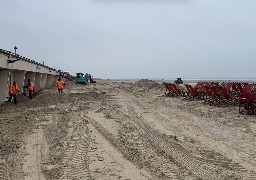 Touquet: après la tempête, c'est l'heure du grand nettoyage de la plage avant le week-end