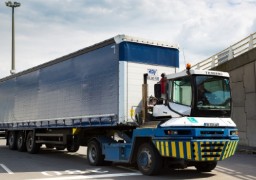 Le non-accompagné à l’arrêt au port de Calais