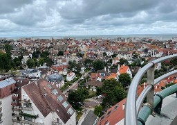 Escapades: découvrez une vue exceptionnelle de la Baie de Canche en haut du phare du Touquet