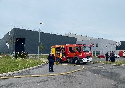 Calais : Un incendie se déclenche dans un hangar de stockage des encombrants au SEVADEC.