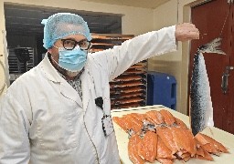 Du poisson fumé produit depuis plus d’un siècle à Calais.
