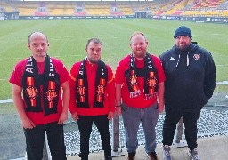 Calais : le groupe de supporters « Red Dragons » se prépare pour encourager le RC Calais samedi soir.