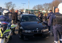 Calais: opération de police et des douanes au Beau Marais