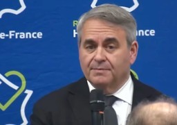 Xavier Bertrand s'inquiète des conséquences sur la pêche après la collision entre un pétrolier et un cargo.