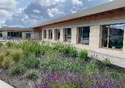 La Maison du Pays de Licques, en pierre de Marquise, est belle et fonctionnelle.