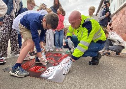 A Calais, des pochoirs pour « Ne rien Jeter à la mer » ont été réalisés par des élèves de l'Ecole Esplanade.