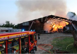 Un hangar agricole ravagé par un incendie à Marant. 