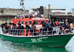 Le président de région et la maire de Calais dénoncent l’accord passé entre Londres et Paris pour lutter contre l’immigration clandestine.