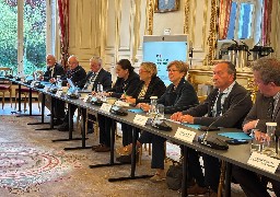 À Paris, le collectif des élus du littoral obtient « des engagements fermes » pour faire face à la crise migratoire.