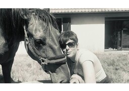 Procès reporté d’un an faute de magistrat : la famille de Stéphanie Piat est en colère !