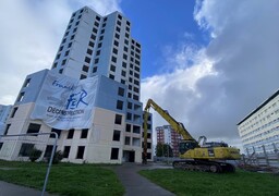 À Calais, la démolition de la tour D3 a débuté au Beau-Marais et va durer 8 semaines. 