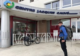 Berck : Théo fait le tour de France à pied pour la recherche contre Parkinson, il s’est arrêté au centre Jacques-Calvé