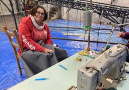 Sous le Varan de Voyage, 60 métiers et une Calaisienne couturière de voiles des bateaux !