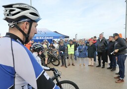 Calais rend hommage à Cindy Morvan: une procession cycliste chargée d’émotion