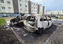 Saint-Martin-Boulogne: 2 voitures détruites par les flammes dans la nuit