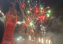 À Calais, cinq minutes de feu d'artifice ont lancé les illuminations de Noël !
