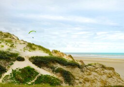 Un parapentiste belge grièvement blessé après une chute à Équihen-Plage