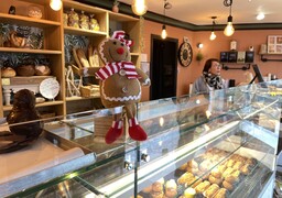 Rue : un “petit pain d’épices farceur” amuse les enfants chaque soir de décembre