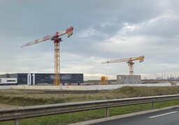 Loon-Plage : la construction du futur centre de rétention administrative du Dunkerquois a bien débuté.