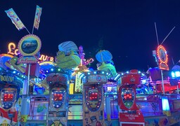 À Calais, une soixantaine d’attractions sont à découvrir sur la place de l’Hôtel de Ville.