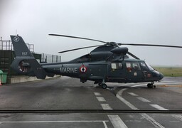 En pleine nuit au large de Boulogne-sur-Mer, un passager d'un navire hélitreuillé par la Marine nationale.