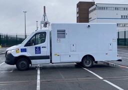 Avec deux scanners mobiles, les douanes du port de Dunkerque contrôleront 100 000 conteneurs sur les 800 000 en transit.
