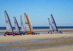 Le Touquet souffle les 70 bougies du Blériot Club de char à voile
