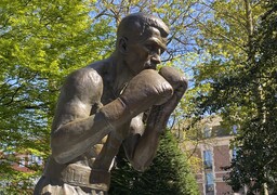 Calais: la statue de Thierry Jacob trône au parc Saint-Pierre, paradis du boxeur !