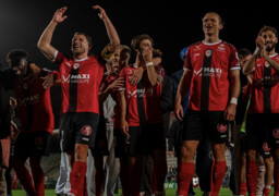 Exploit à Boulogne : l’USBCO assure son maintien en Ligue 2 avant le derby brûlant face à Dunkerque