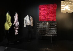 Les escapades Radio6 : à Calais, deux artistes, deux musées, 160 œuvres de haute couture et objets de mode à découvrir ! 