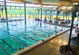 Horaires étendus, bassins extérieurs, gratuité: les piscines de la région s'adaptent face à la canicule