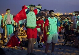 Boulogne : devant l'écran géant sur la plage, des supporters