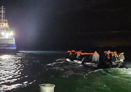 Incendie d’un bateau de migrants dans la Manche : 173 personnes secourues, aucun mort.