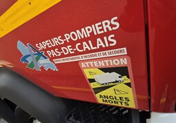 Arques : une voiture totalement détruite après un feu de haie près d’une maison