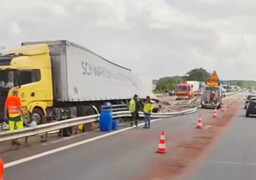 A26 fermée entre Lillers et Blessy : un poids lourd accidenté, plusieurs litres de gasoil sur l’autoroute