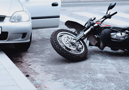 Saint-Étienne-au-Mont : un motard blessé dans un accident avec une voiture rue du Docteur Brousse