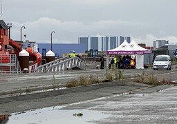 Un migrant serait mort et plusieurs blessés ramenés au port de Calais vendredi midi !