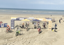Beach-Cross de Berck : Kellett et Genot remportent les premières demi-finales, la grande finale motos à 16h30 !