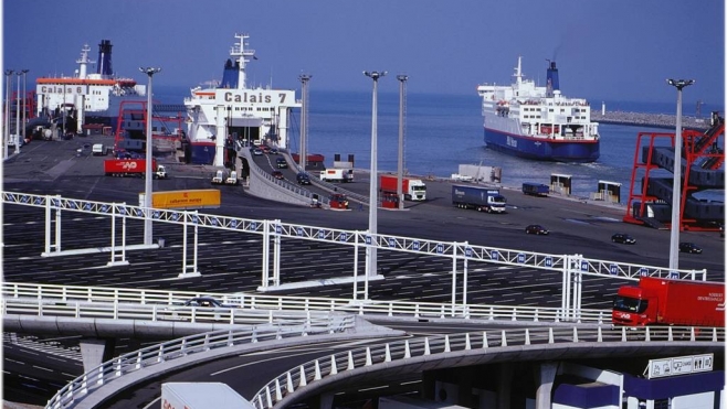 Trois semaines après le démantèlement de la jungle le port de Calais revit