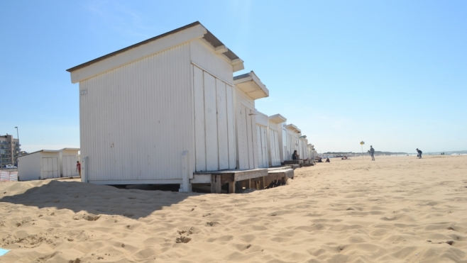 Le nombre de chalets sur la plage de Calais va devoir être réduit.