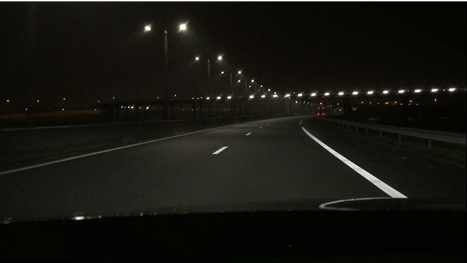 VIDEO : L'A16 est éclairée à Calais